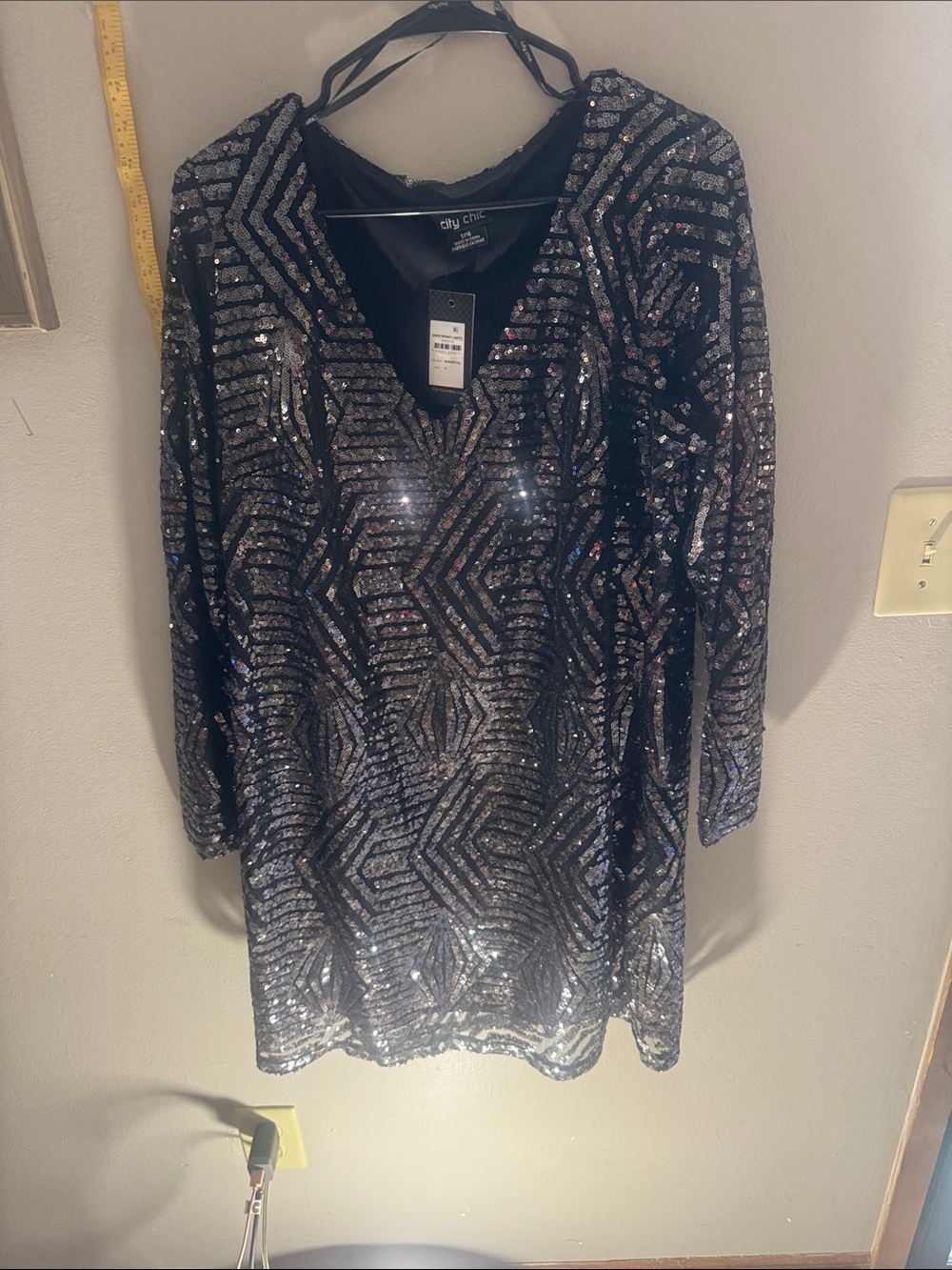 City Chic Black Sequin Geometric V-Neck Long Sleeve Top